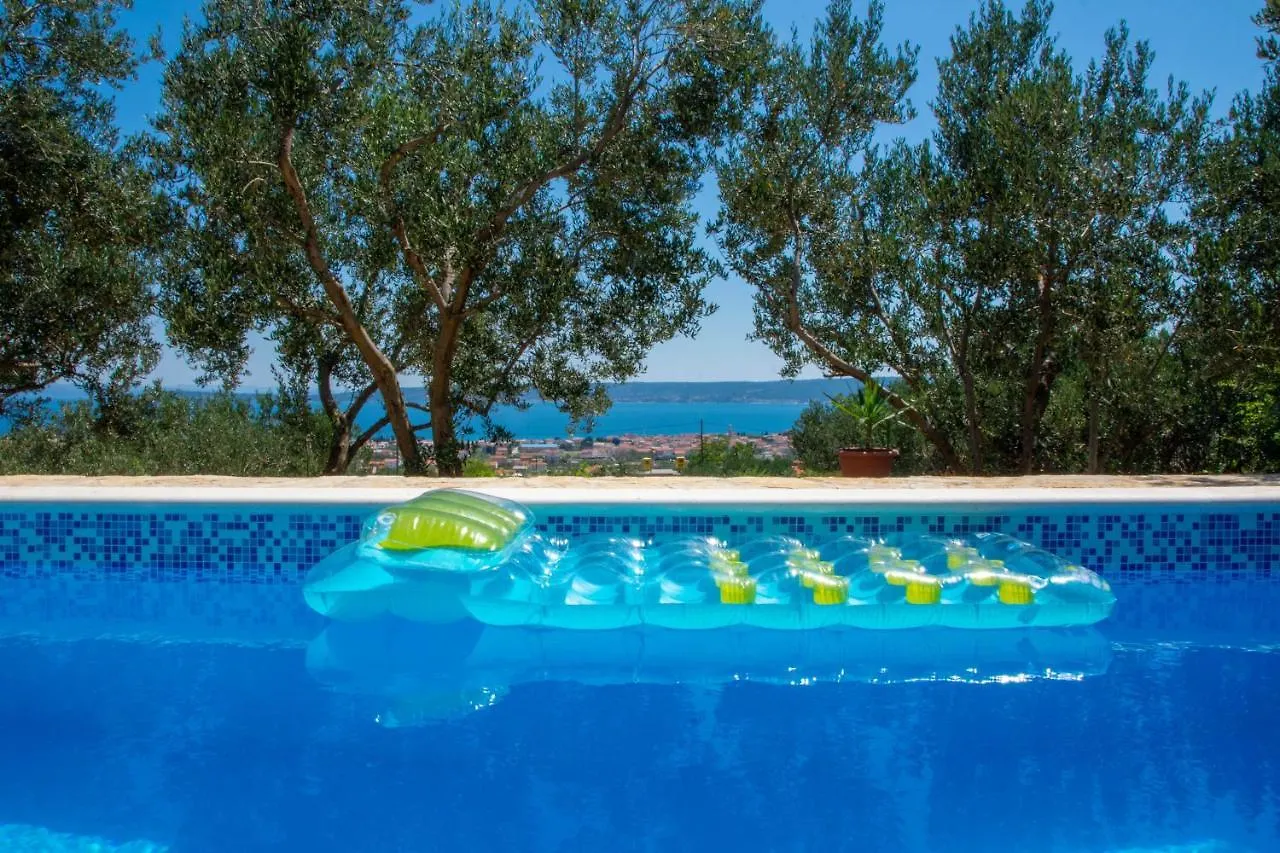 Plum Holiday Home Kastel Stari