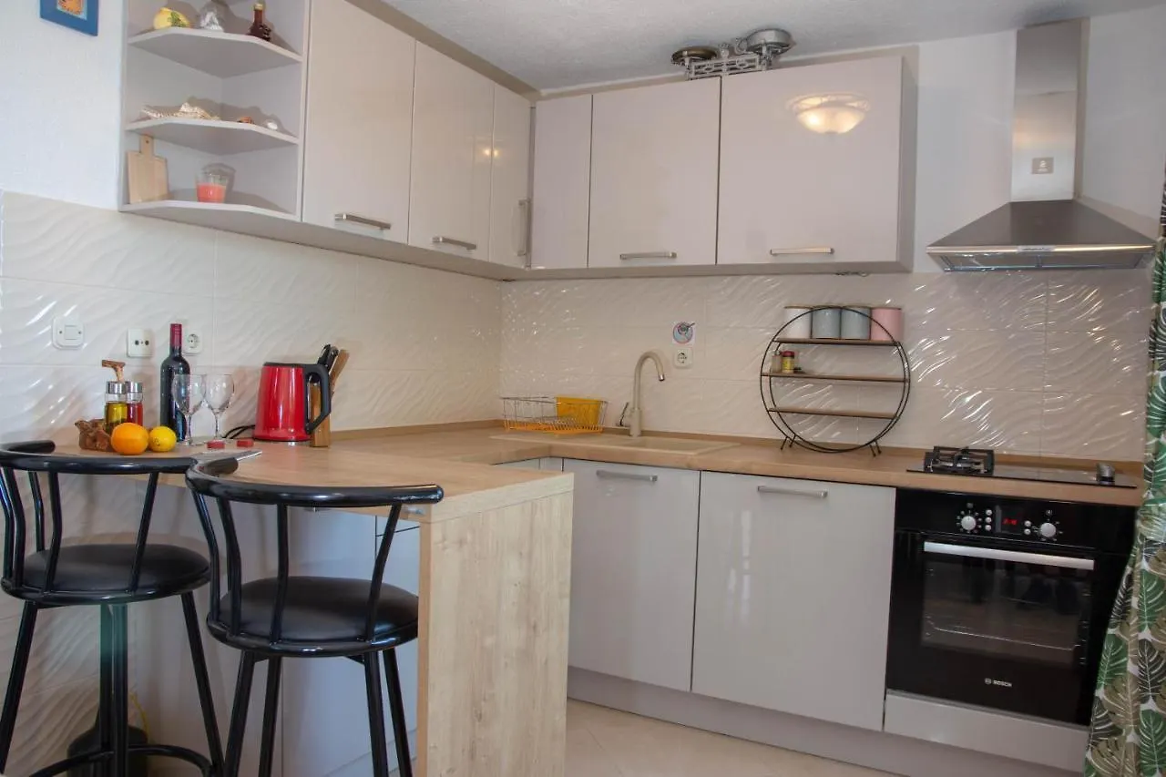 Plum Holiday Home Kastel Stari 0*,