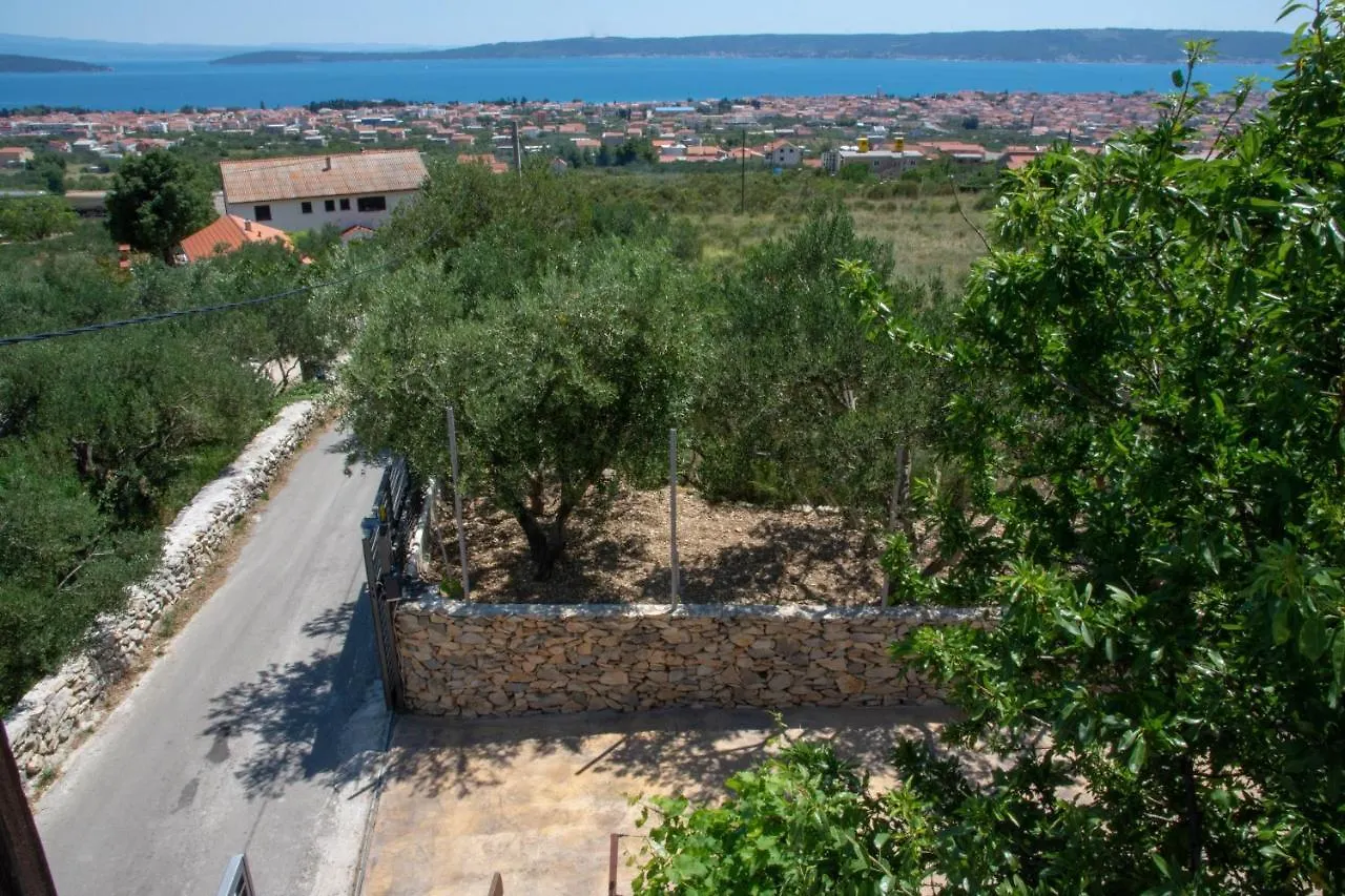 Plum Holiday Home Kastel Stari
