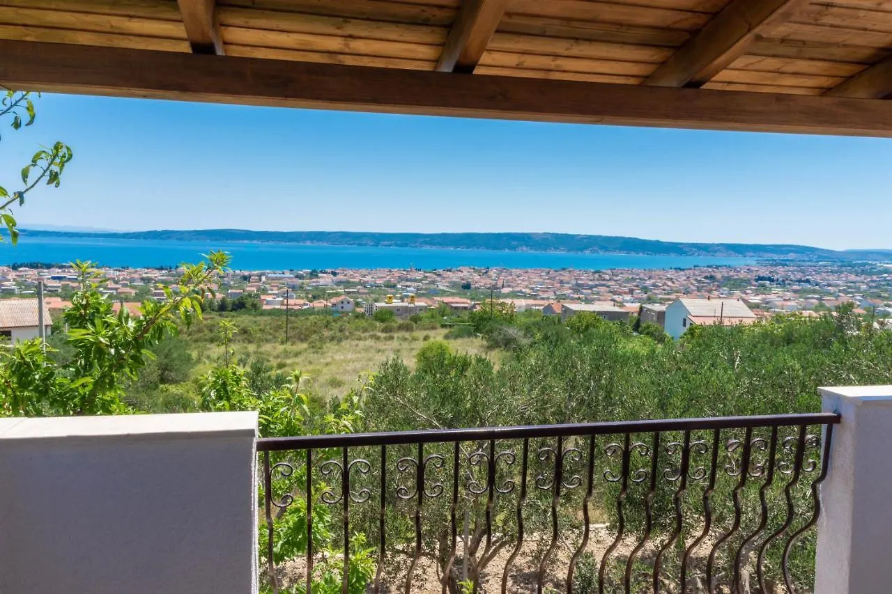 Plum Holiday Home Kastel Stari