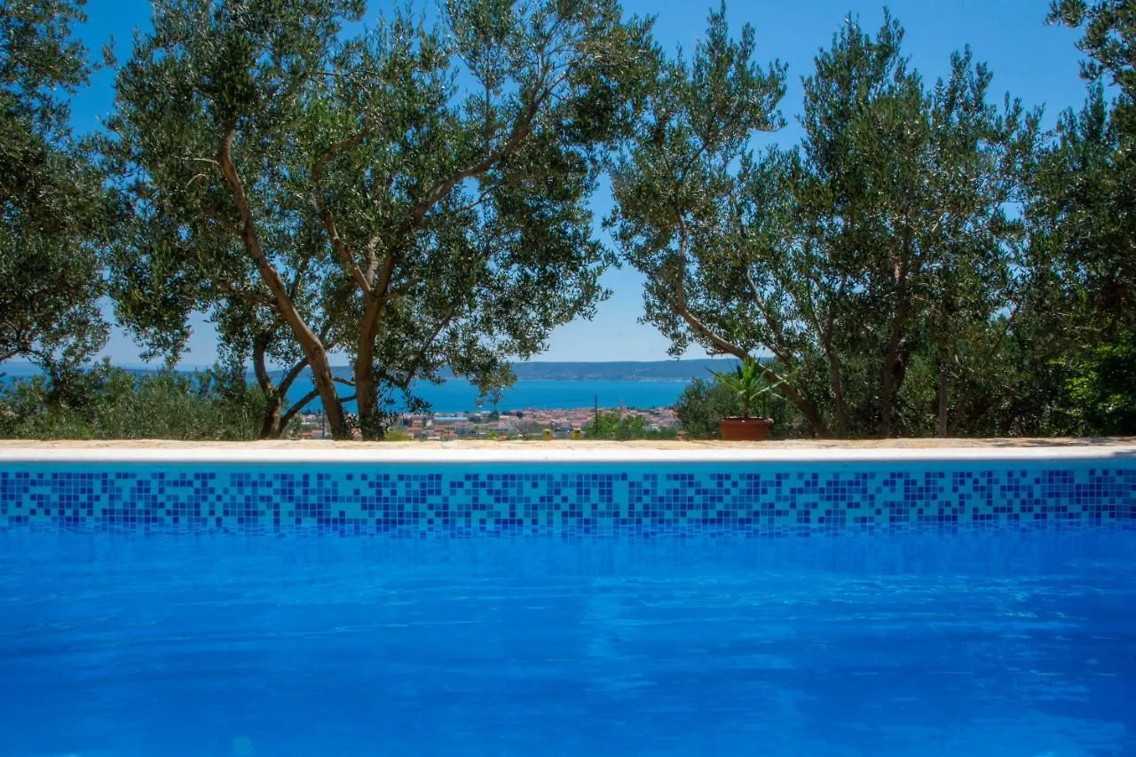 Plum Holiday Home Kastel Stari